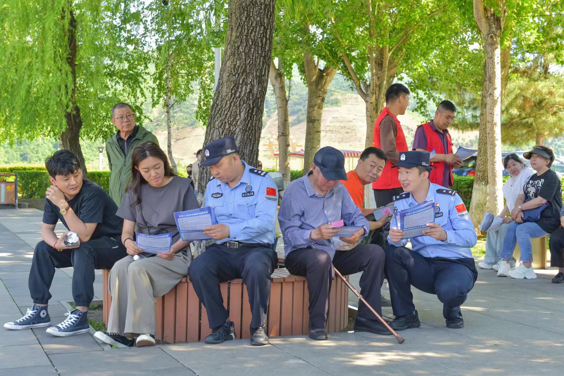 反诈宣传进景区 守护游客“钱袋子”